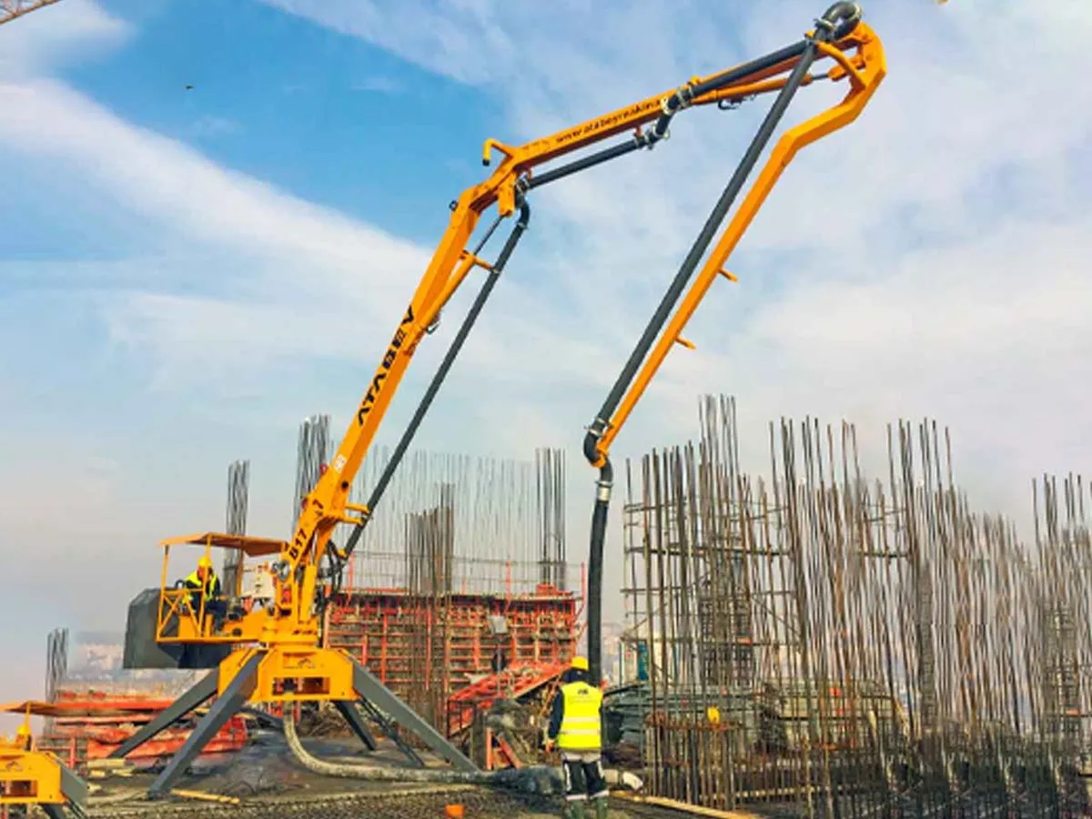 Concrete placing boom
